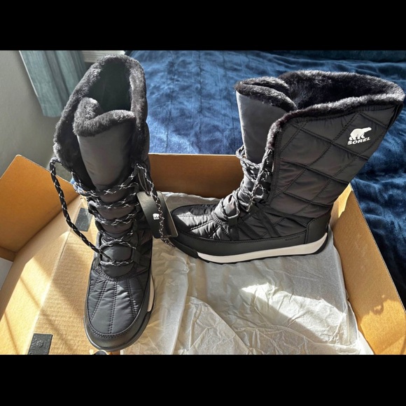 Sorel Women's Quilted Black Winter Boots - Picture 11 of 11
